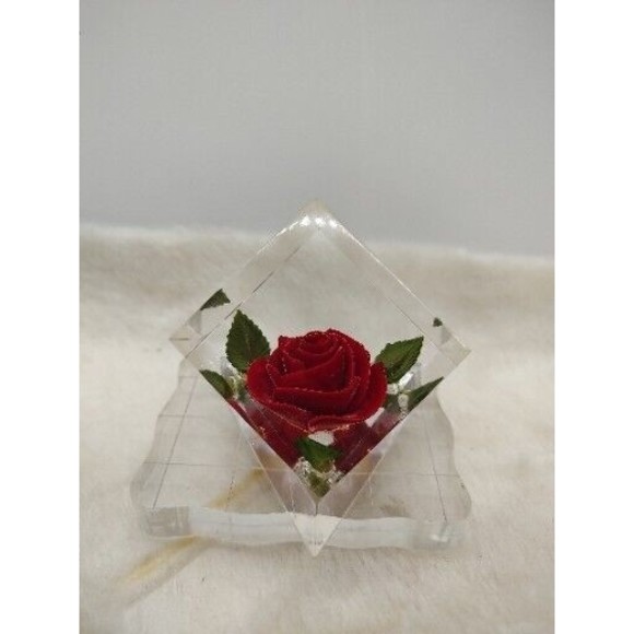 Vintage Bircraft Lucite Acrylic CUBE PAPERWEIGHT SCULPTURE Red Rose Enclosed - Picture 3 of 13